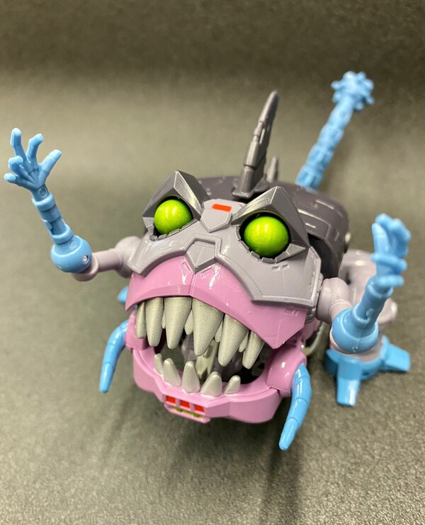 Takara Transformers Studio Series 86 Gnaw  (2 of 2)